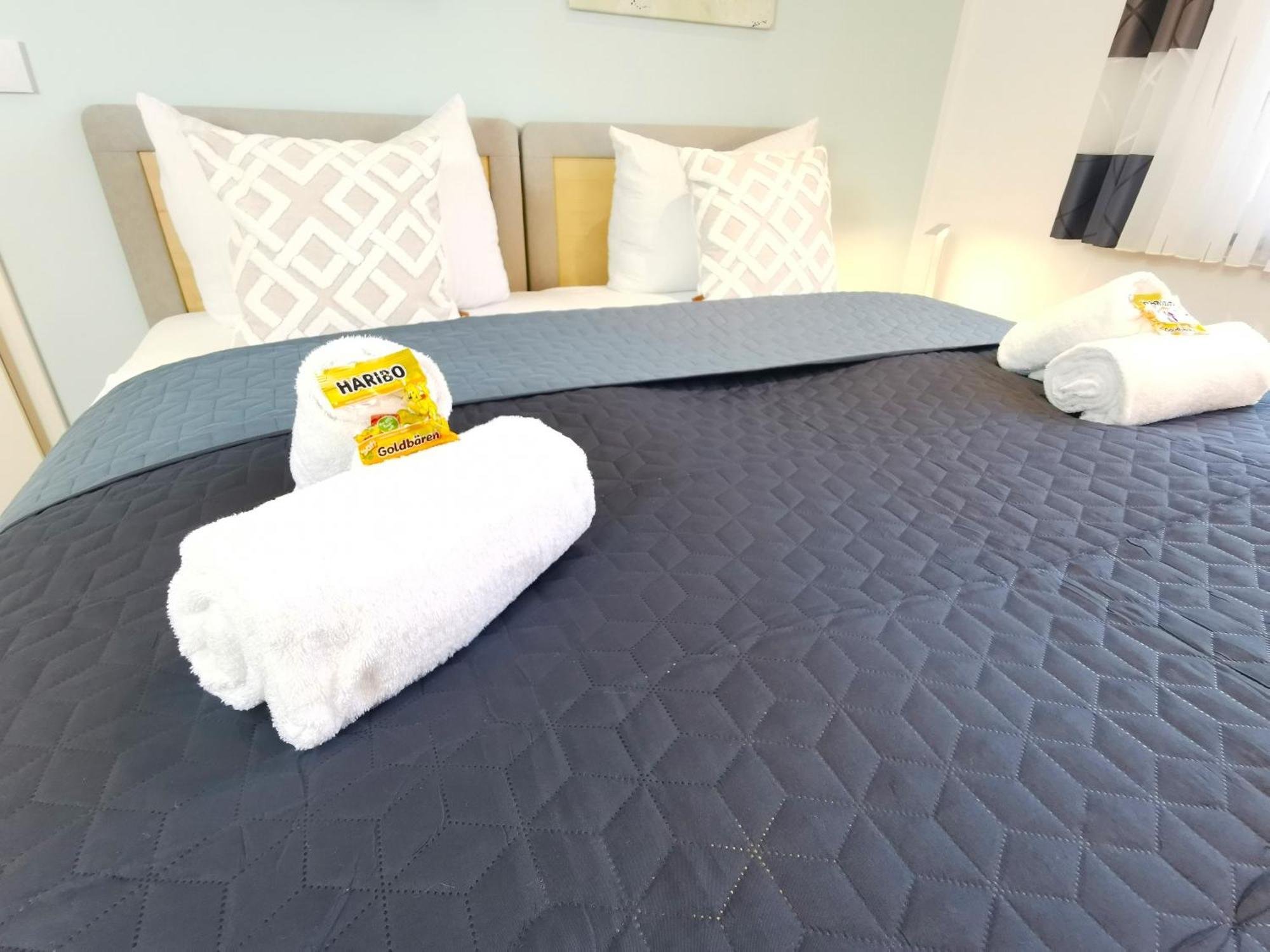 Bohnapartments Luxury Villa Berlin - 210Qm - Wintergarten - Kamin - 4 Kostenlose Parkplaetze - 6 Schlafzimmer - Neubau - Luxusausstattung Birkenwerder Eksteriør bilde