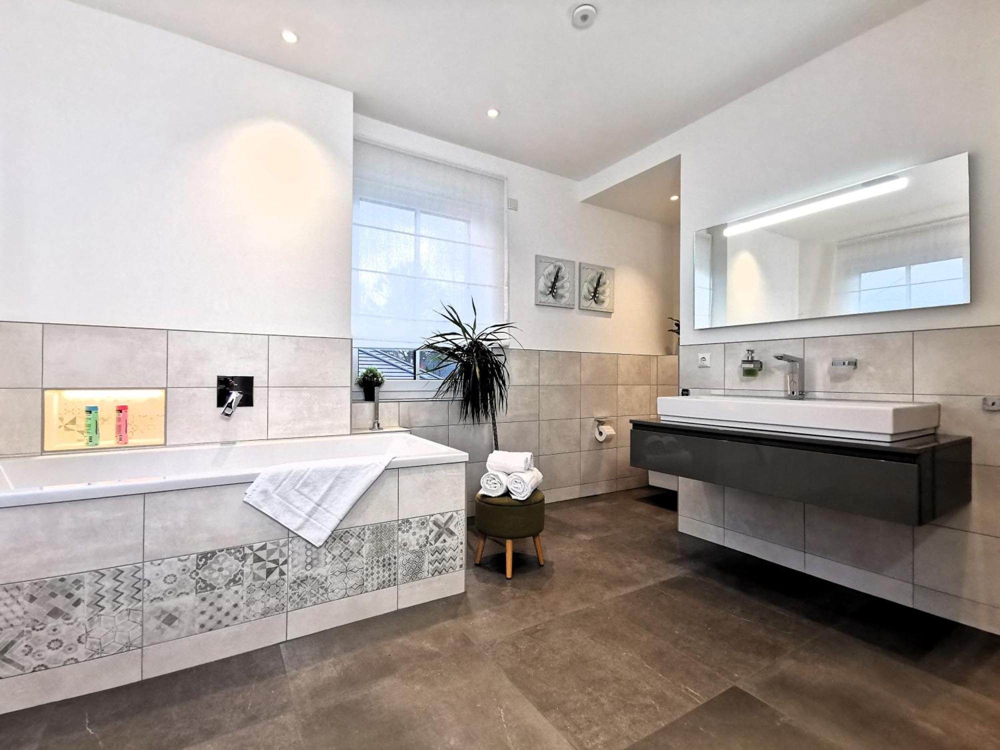 Bohnapartments Luxury Villa Berlin - 210Qm - Wintergarten - Kamin - 4 Kostenlose Parkplaetze - 6 Schlafzimmer - Neubau - Luxusausstattung Birkenwerder Eksteriør bilde