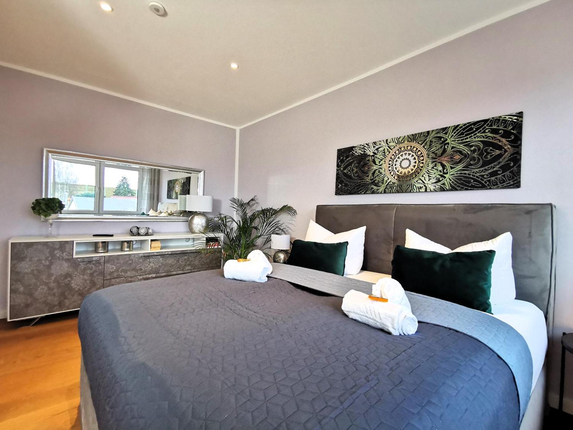 Bohnapartments Luxury Villa Berlin - 210Qm - Wintergarten - Kamin - 4 Kostenlose Parkplaetze - 6 Schlafzimmer - Neubau - Luxusausstattung Birkenwerder Eksteriør bilde
